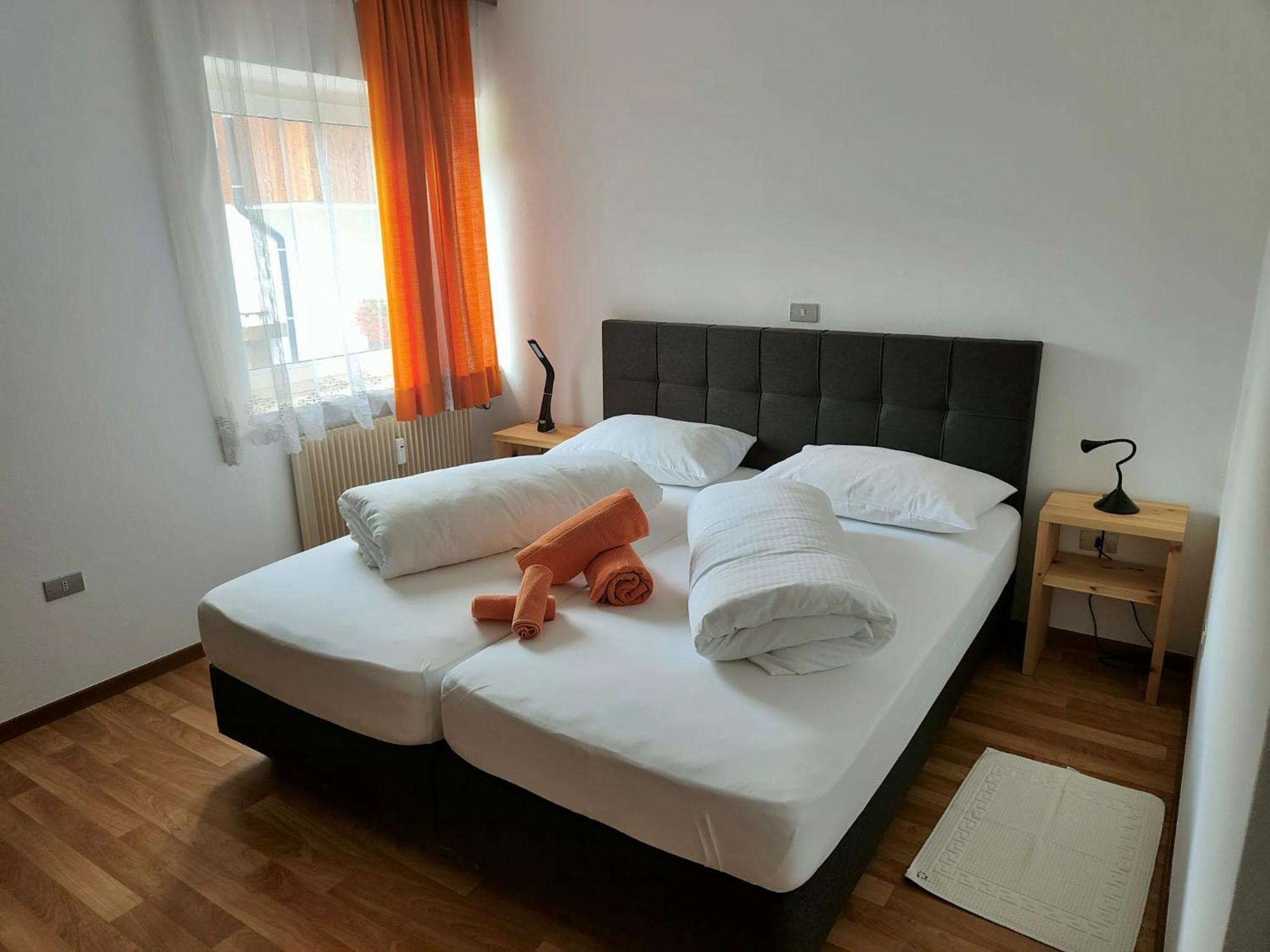 Apartments Drei Zinnen San Candido Pokoj fotografie